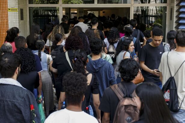 Estudantes começam a receber primeira parcela do Programa Pé-de-Meia