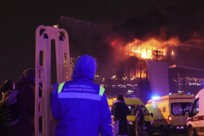 Atentado terrorista em Moscou — Foto: Vitaly Smolnikov/AP