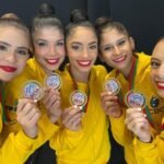 Formada por bolsistas, seleção de conjunto retorna ao Brasil e comemora ouro inédito