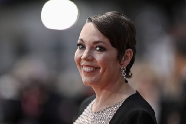 Olivia Colman diz que ganharia mais dinheiro se fosse homem