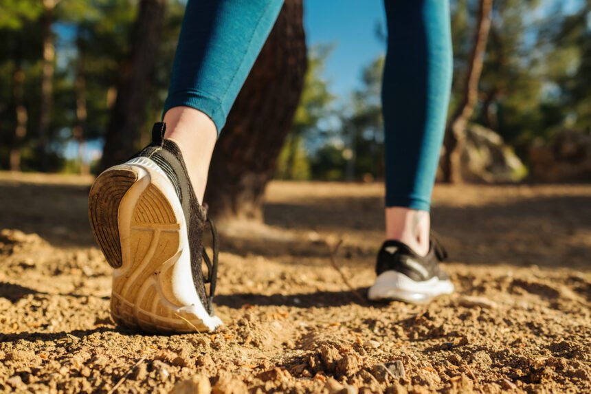 Entenda por que, de acordo com estudos, a caminhada pode ser um truque importantíssimo para regular os níveis de açúcar – iStock/Getty Images