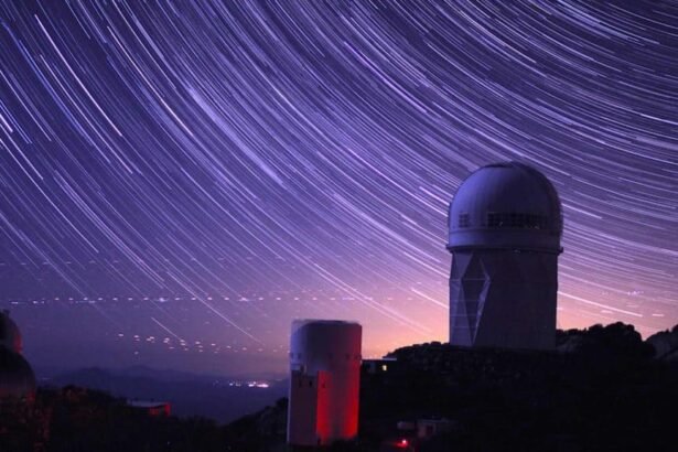 Cúpula do Telescópio Mayall, onde está instalado o instrumento DESI