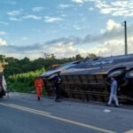 Acidente com ônibus turístico deixa pelo menos dez mortos na Bahia