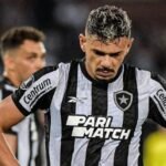 Botafogo leva 3 em casa no 1° tempo e perde para o Junior na Libertadores