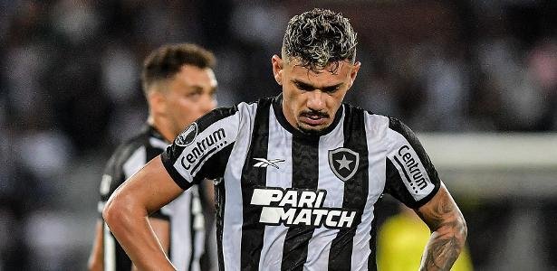 Botafogo leva 3 em casa no 1° tempo e perde para o Junior na Libertadores