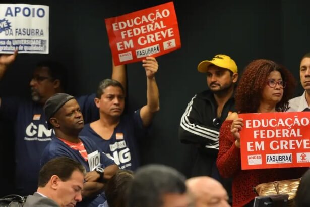 Educação: 360 unidades de ensino já aderiram à greve de servidores, diz sindicato