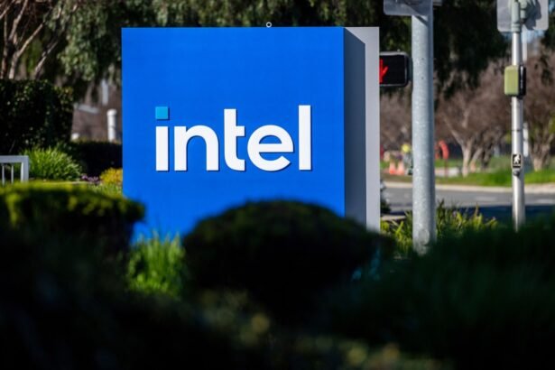 Intel apresenta novo processador voltado a acelerar aplicações de inteligência artificial generativa | Empresas