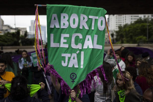 Veto a procedimento de aborto afeta meninas estupradas - 05/04/2024 - Equilíbrio e Saúde