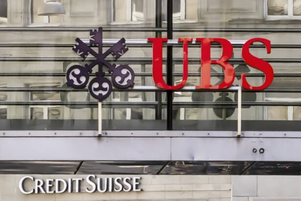 Aquisição do Credit Suisse pelo UBS é investigada por regulador suíço, diz jornal | Finanças