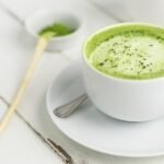 Matcha: 8 benefícios que esse chá verde mais potente traz para o corpo e o cérebro