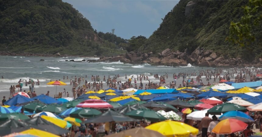 Turistas relatam ‘surto de virose’ no litoral de SP; casos passam de 2 mil no Guarujá